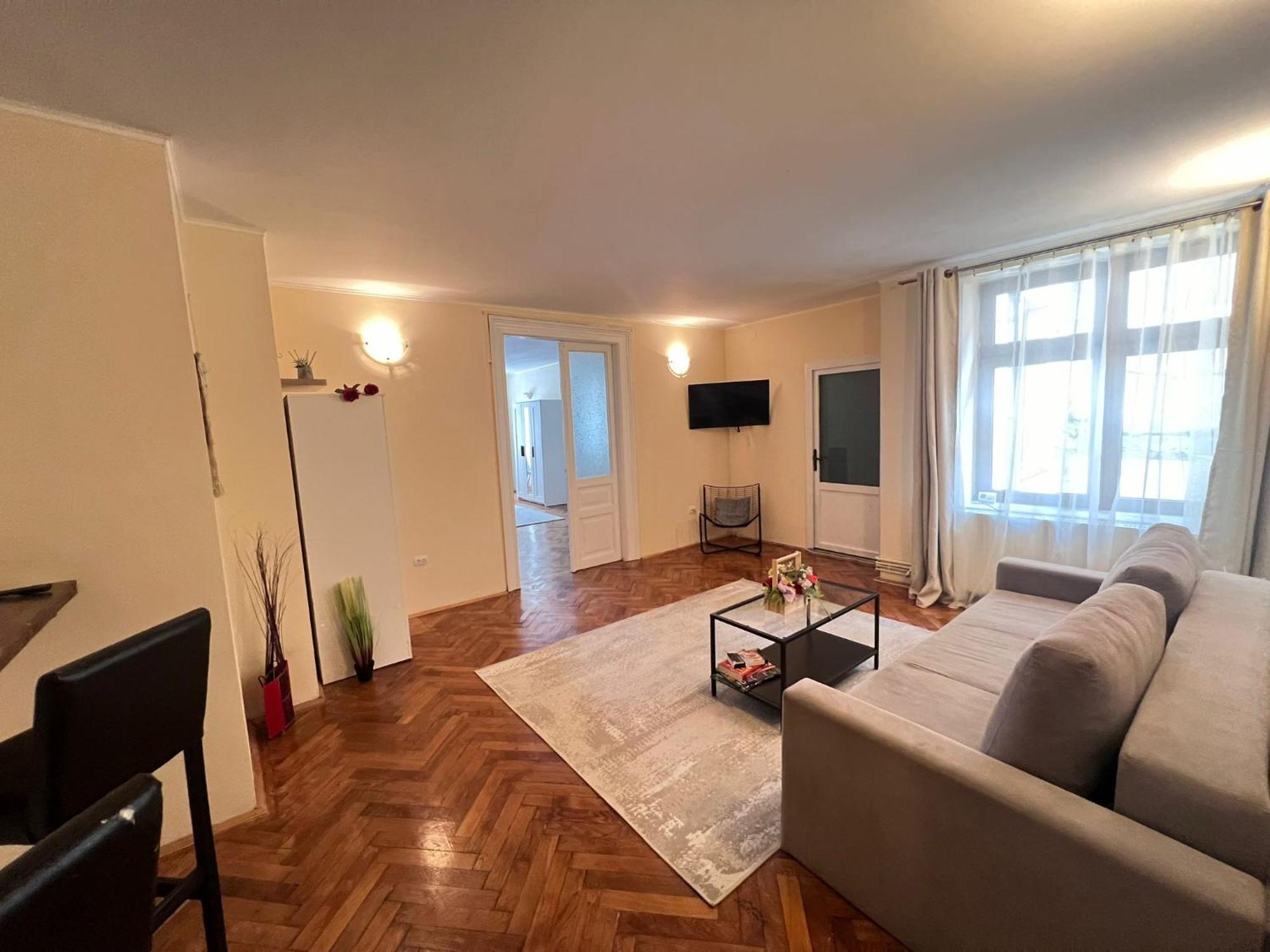 Mrhost Central Брашов Экстерьер фото